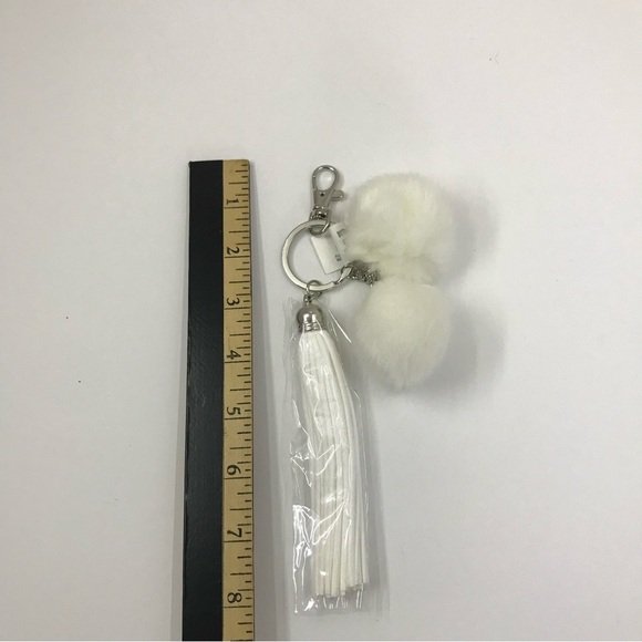 ✨✨10/$10✨✨ Silver keychain pom-pom love Faux Fur Gift pom pom NWOT - Picture 6 of 7